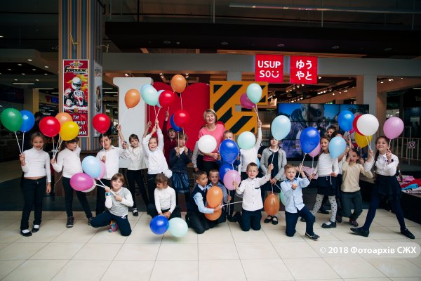 В Херсоне День усыновления отметили конкурсами, сладостями и шариками